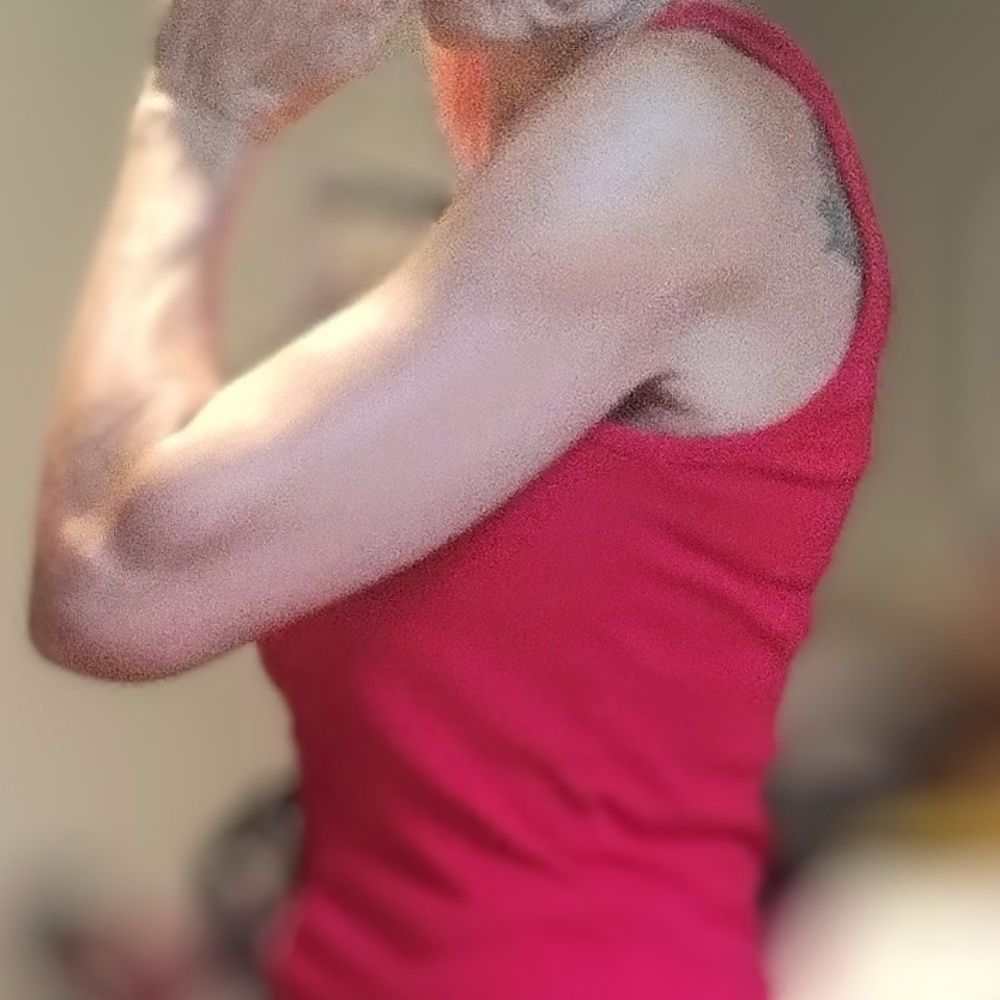 Red zippered tank top - Picture 3 of 9